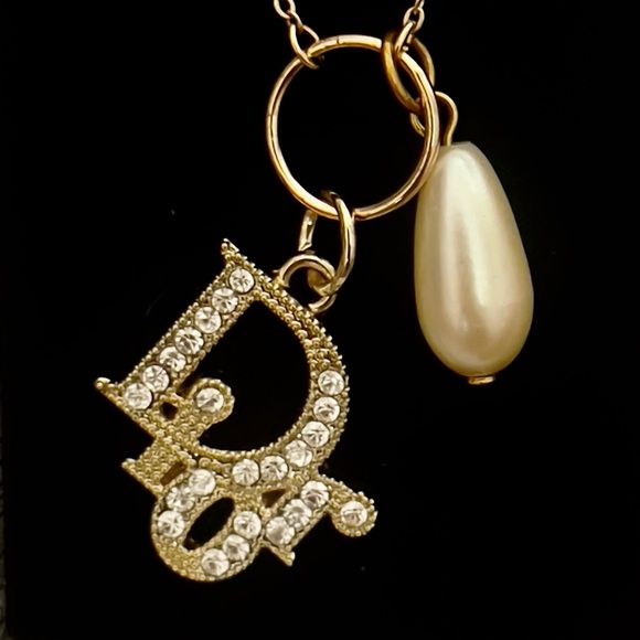 𝐃𝐈𝐎𝐑 𝐙𝐈𝐏𝐏𝐄𝐑 𝐏𝐔𝐋𝐋 𝐍𝐄𝐂𝐊𝐋𝐀𝐂𝐄 - Picture 2 of 2